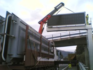 Instalación paneles autopista Galicia